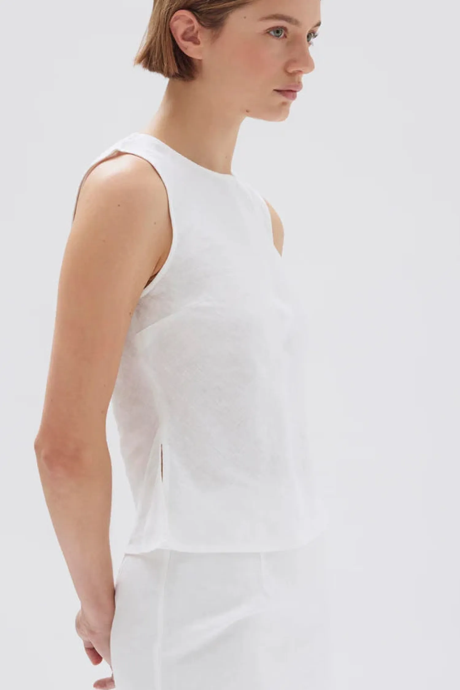 Women Assembly Label Solis Linen Top - White